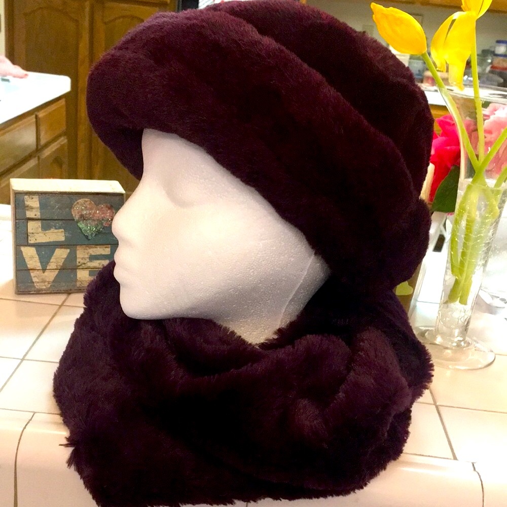 SET- Purple/Plum Faux Fur Hat & Infinity Scarf - Picture 14 of 15